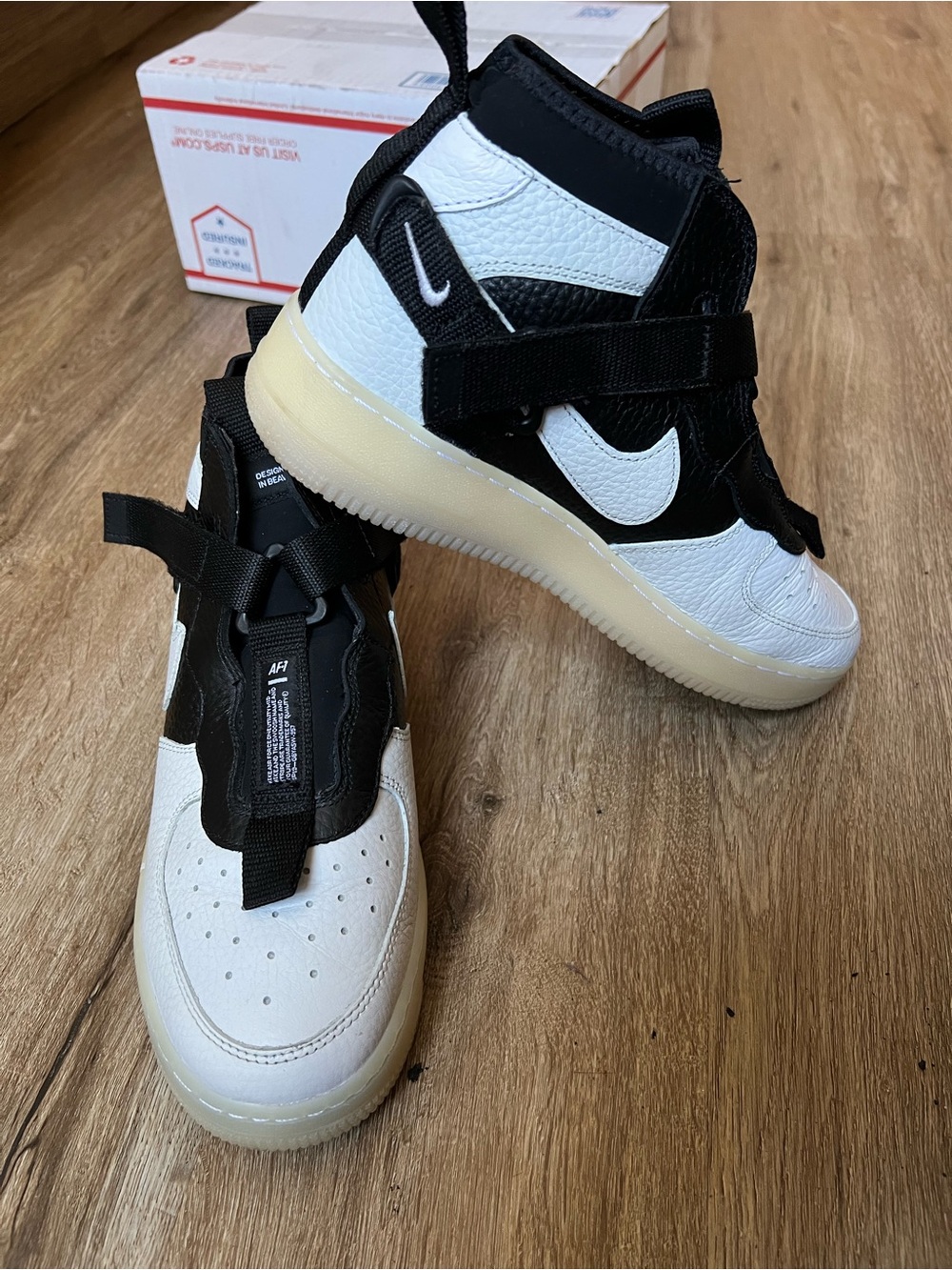 Air force1 Nike High-Top Sneakers in Black and White with Ivory Sole 6.5Y (wmn8)